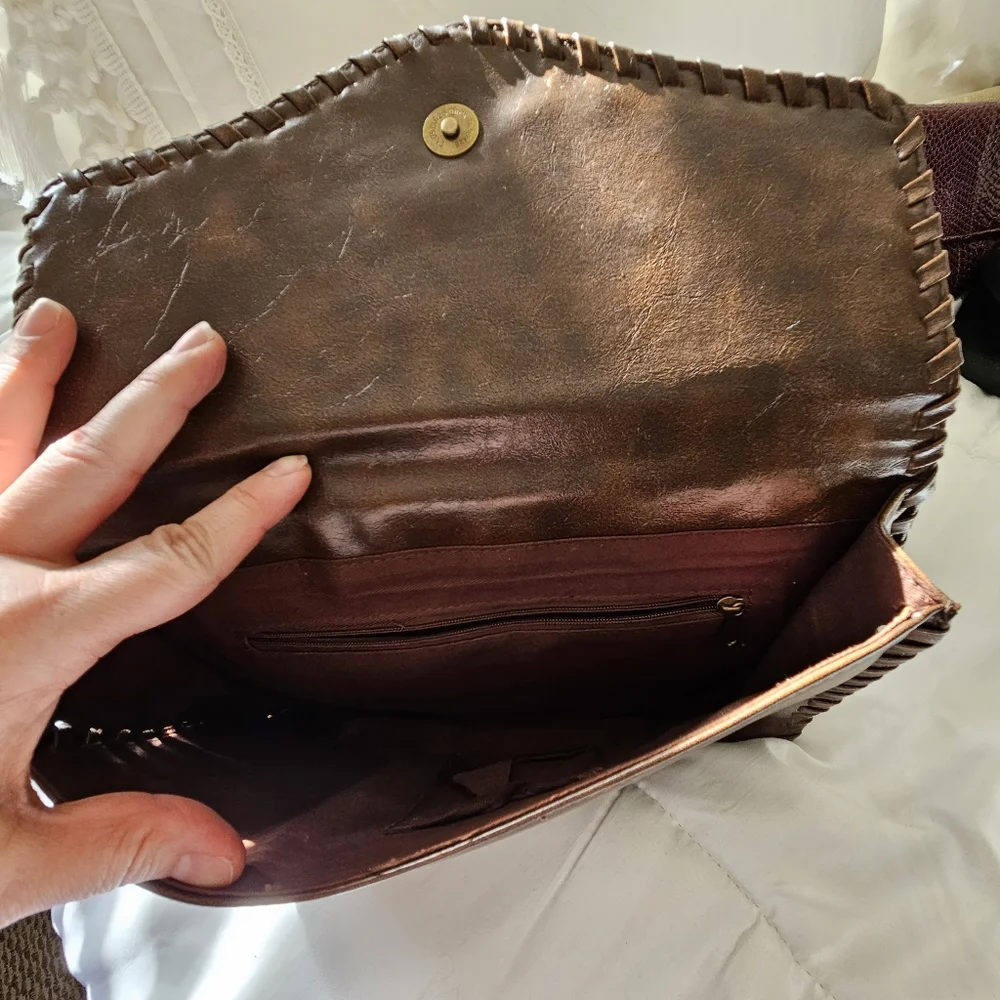Non branded clutch